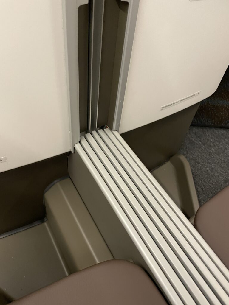 A Sneak Peek Of Hawaiian Airlines Boeing 787 Dreamliner Business Class Seats Hawaii Calling a close up of a door