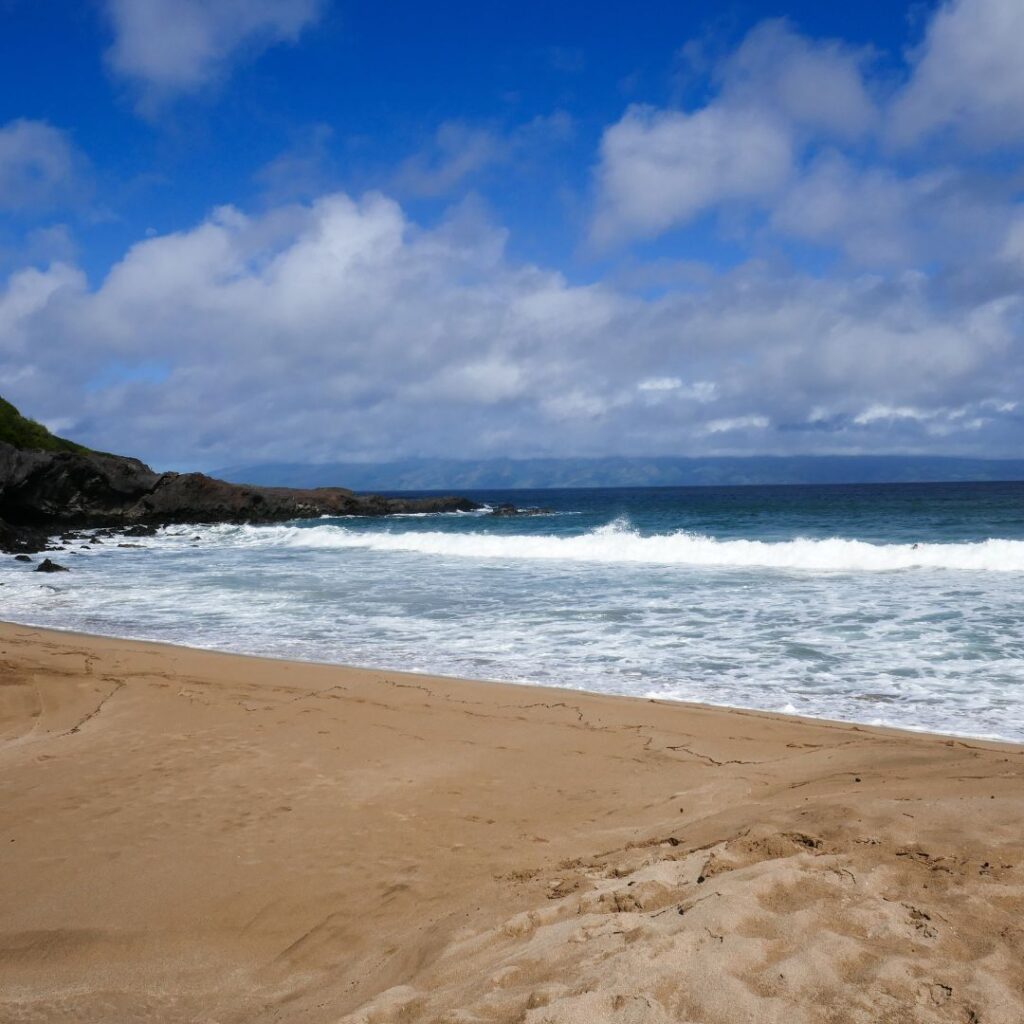 Snorkeling on Maui: The Ultimate Guide To 27 Amazing Spots Hawaii Calling a beach with waves crashing on the shore