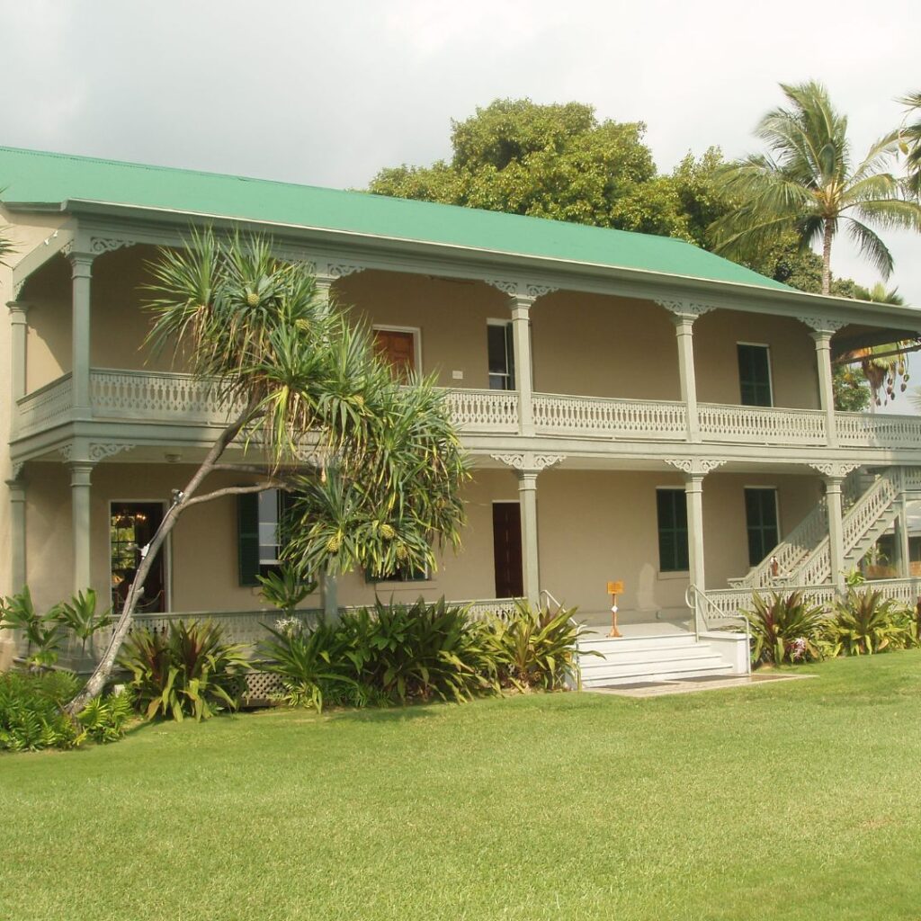 The 49 Best Things To Do In Kona Hawaii Calling a building with a green roof and a green roof
