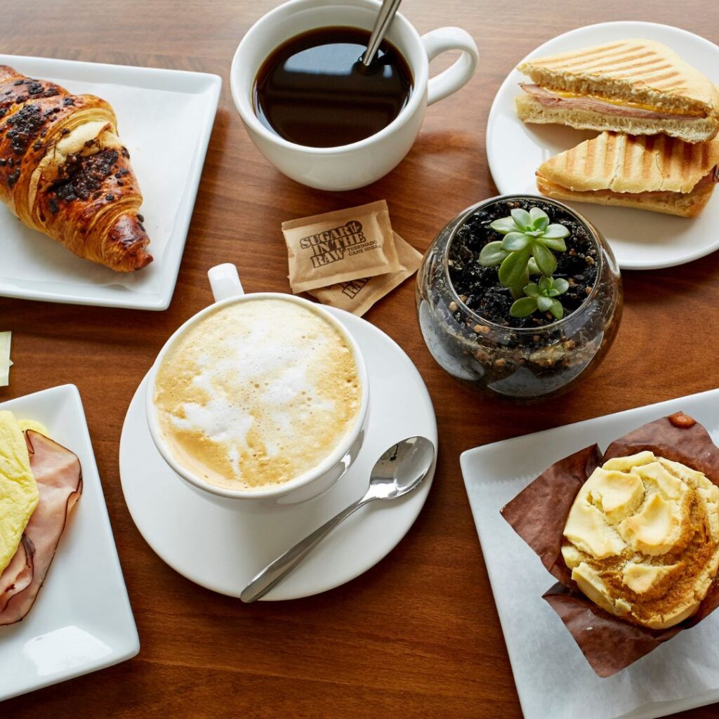 The 49 Best Things To Do In Kona Hawaii Calling a table with different foods on it