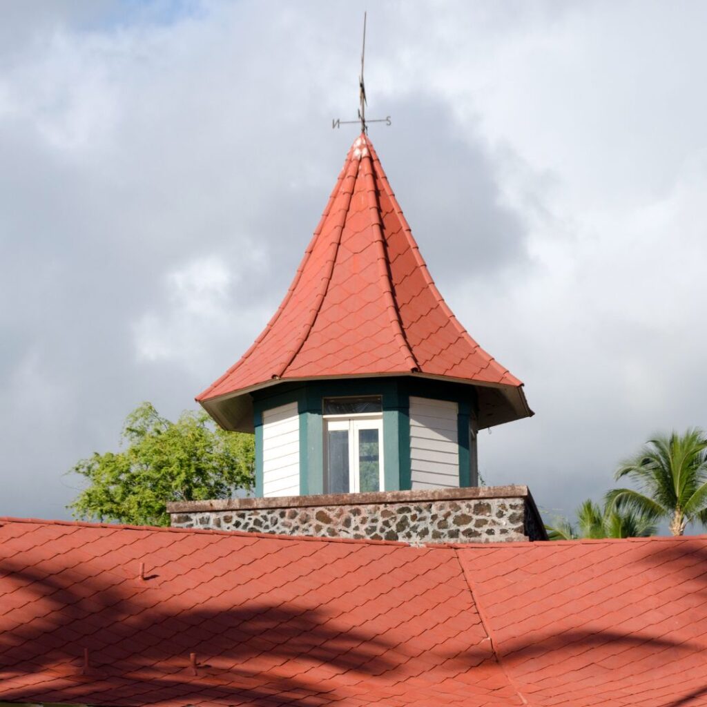 The 49 Best Things To Do In Kona Hawaii Calling a red roof with a tower