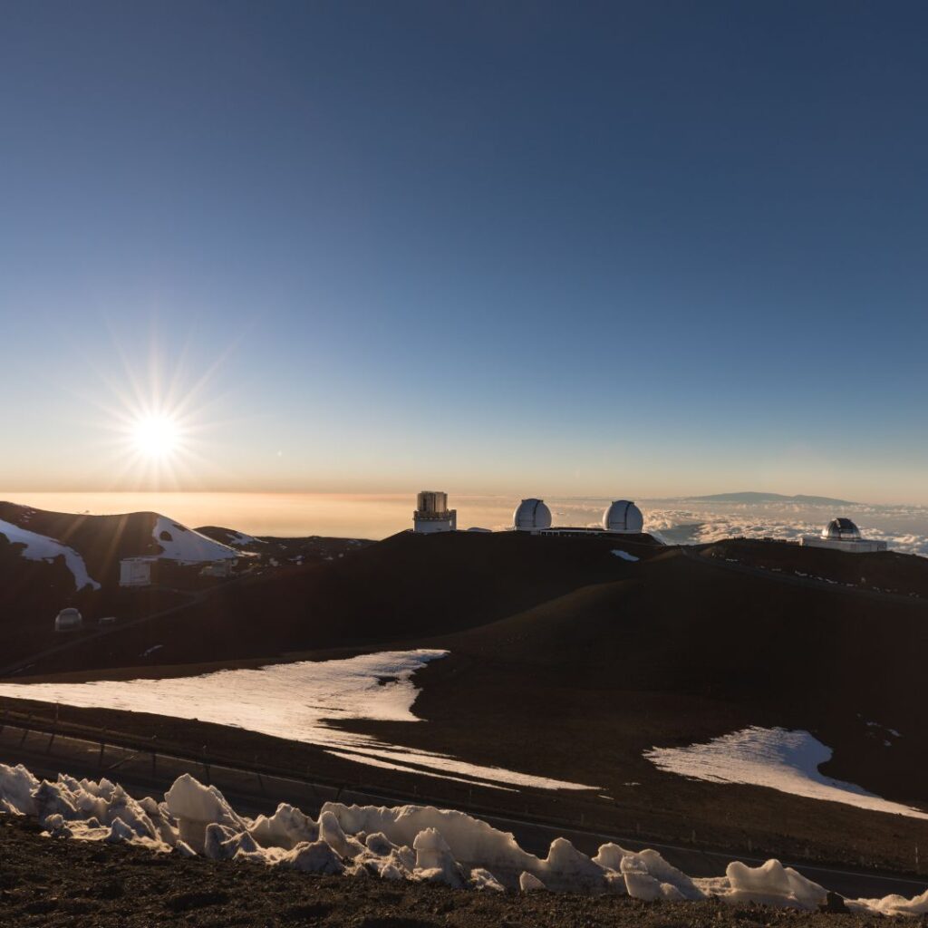 The 49 Best Things To Do In Kona Hawaii Calling a sun shining over a mountain