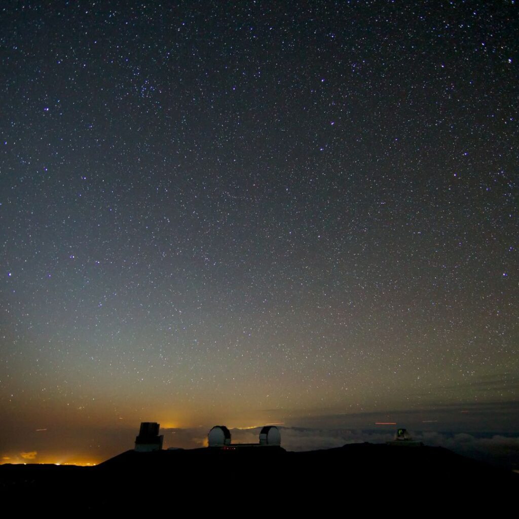 35 Best Things To Do On The Big Island Hawaii Calling stars in the sky above a mountain