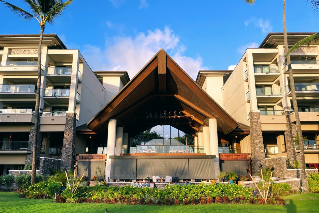 Review Montage Kapalua Bay | Maui Luxury Hawaii Calling a building with a roof and a lawn