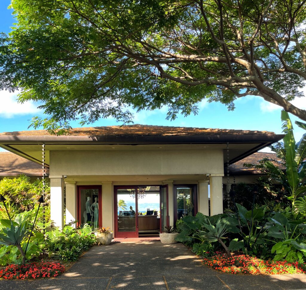 Review Montage Kapalua Bay | Maui Luxury Hawaii Calling a building with a tree and plants