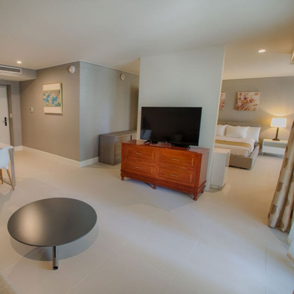 20 Best Budget Hotels On Oahu (2025) Comfort and Convenience for Every Wallet Hawaii Calling a room with a television and a bed