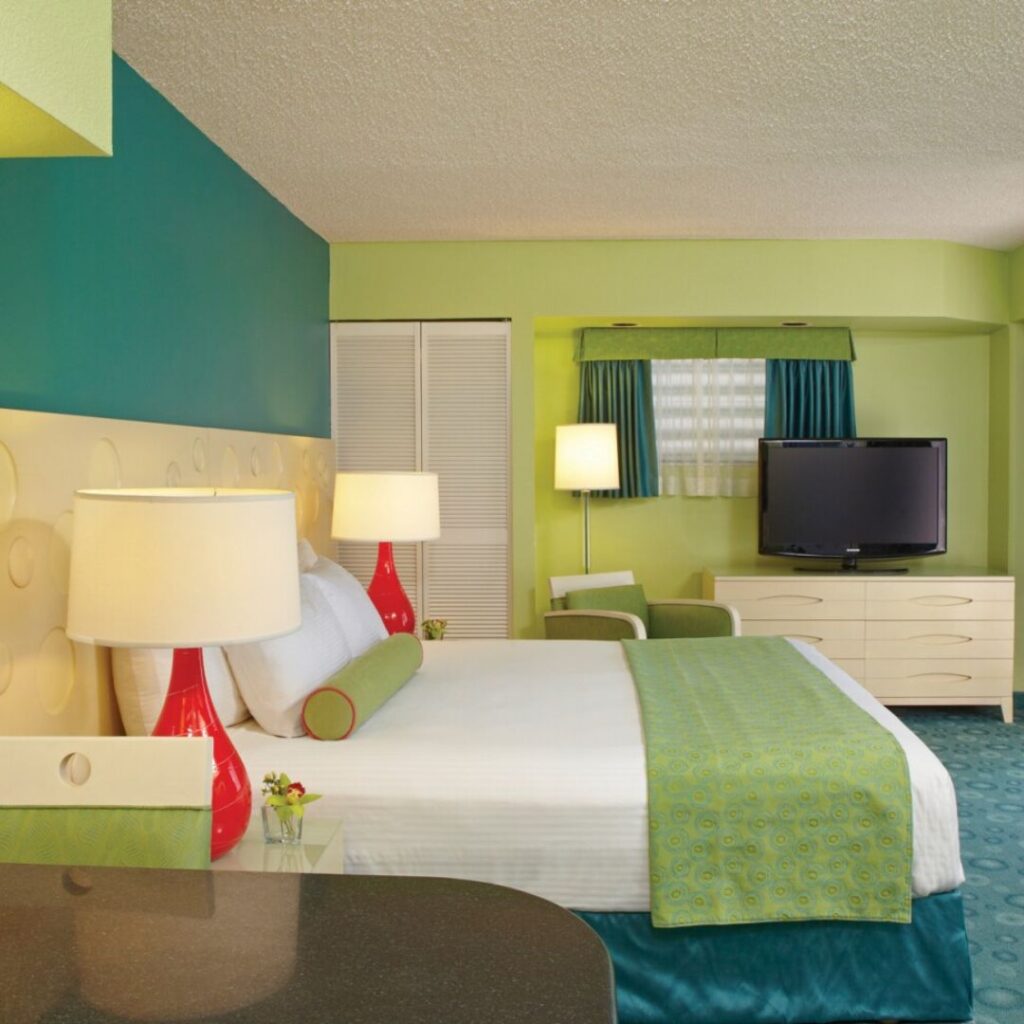 20 Best Budget Hotels On Oahu (2025) Comfort and Convenience for Every Wallet Hawaii Calling a room with a bed and a television