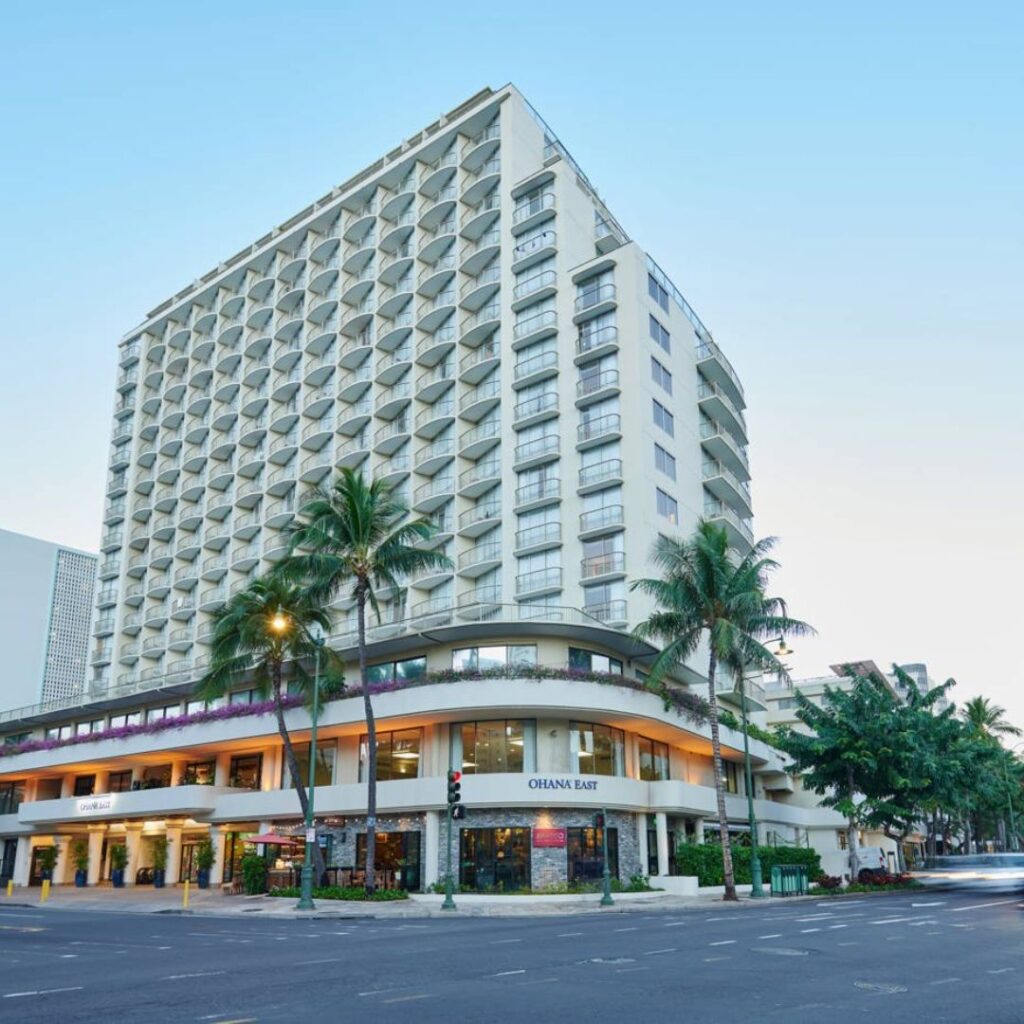 20 Best Budget Hotels On Oahu (2025) Comfort and Convenience for Every Wallet Hawaii Calling a building with palm trees and a street