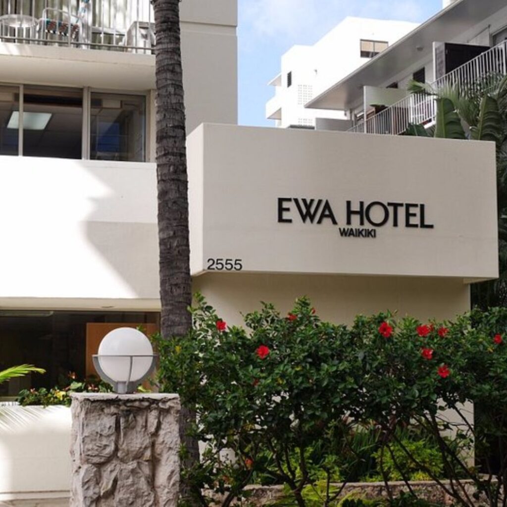 20 Best Budget Hotels On Oahu (2025) Comfort and Convenience for Every Wallet Hawaii Calling a sign on a building
