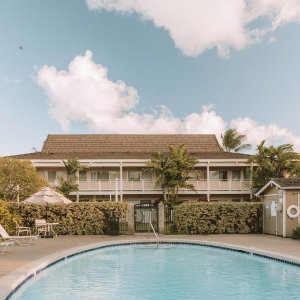 15 Top-Rated Budget Hotels On Kaua'i: Affordable Luxury Hawaii Calling a swimming pool with a building in the background