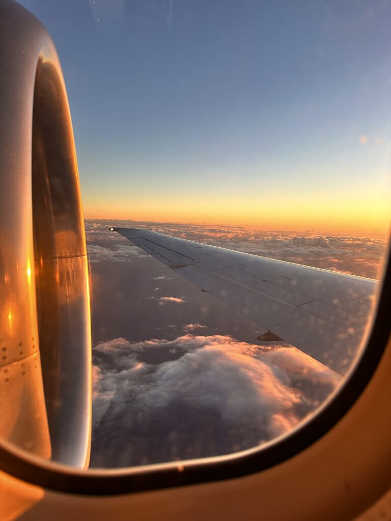 Review: Hawaiian Airlines Boeing 717 Economy KOA-HNL Kona To Honolulu Hawaii Calling an airplane wing and clouds