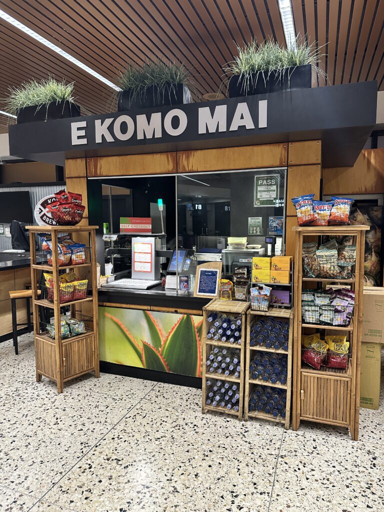 Review: Hawaiian Airlines Honolulu to Hilo | Boeing 717 | HNL-ITO Hawaii Calling a store with a variety of products