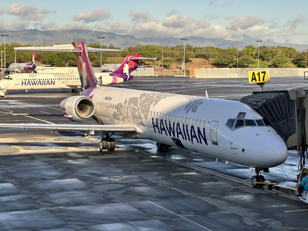 Review: Hawaiian Airlines Honolulu to Hilo | Boeing 717 | HNL-ITO Hawaii Calling a group of airplanes on a runway