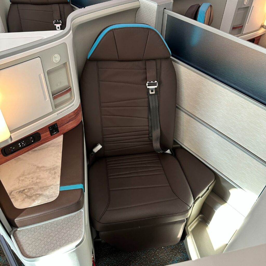 Best Hawai'i Black Friday Travel Deals (2025) Hawaii Calling First class seat on Hawaiian a possible discount during Hawaii Black Friday Travel Deals time