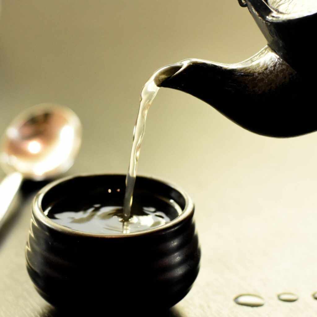 Discovering the Delightful Tea Scenes of Hawai'i: An Islander's Insight Hawaii Calling a teapot pouring liquid into a cup