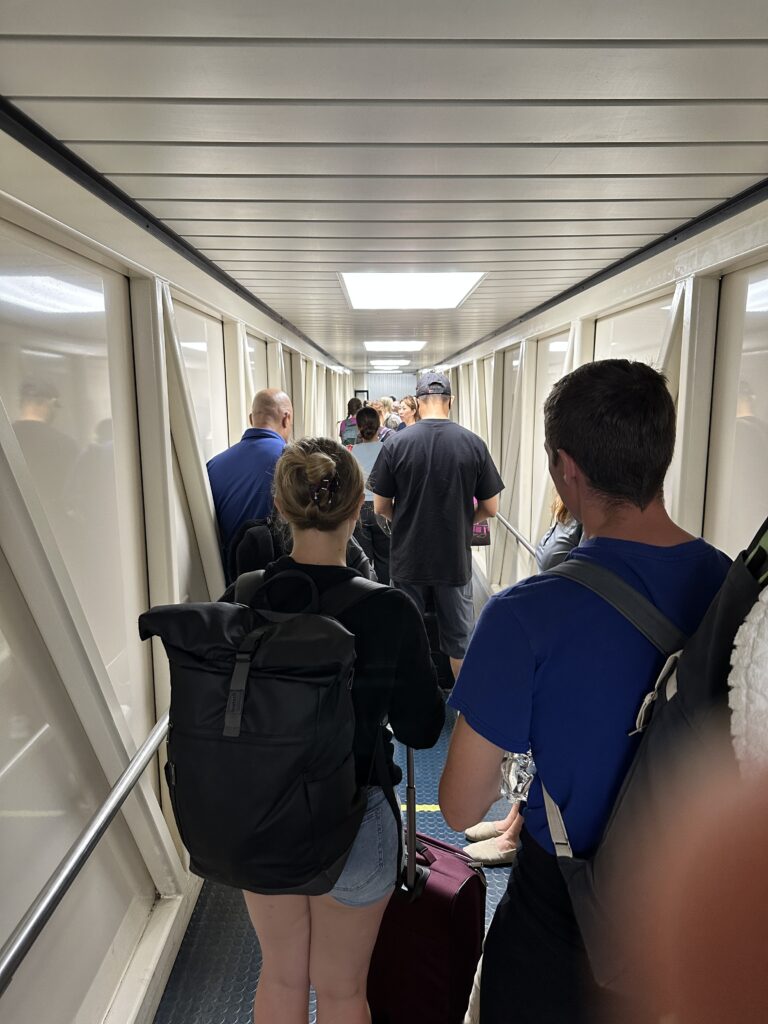 Review: Hawaiian Airlines Hilo To Honolulu | Boeing 717 | ITO-HNL Hawaii Calling a group of people on a train