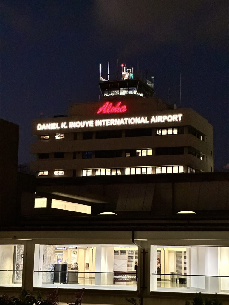 Review: Hawaiian Airlines Hilo To Honolulu | Boeing 717 | ITO-HNL Hawaii Calling a building with lights on top
