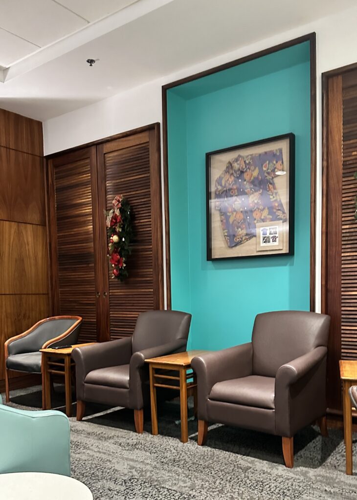 Delta Sky Club Honolulu | Guide & Review (2025) Hawaii Calling a room with chairs and tables