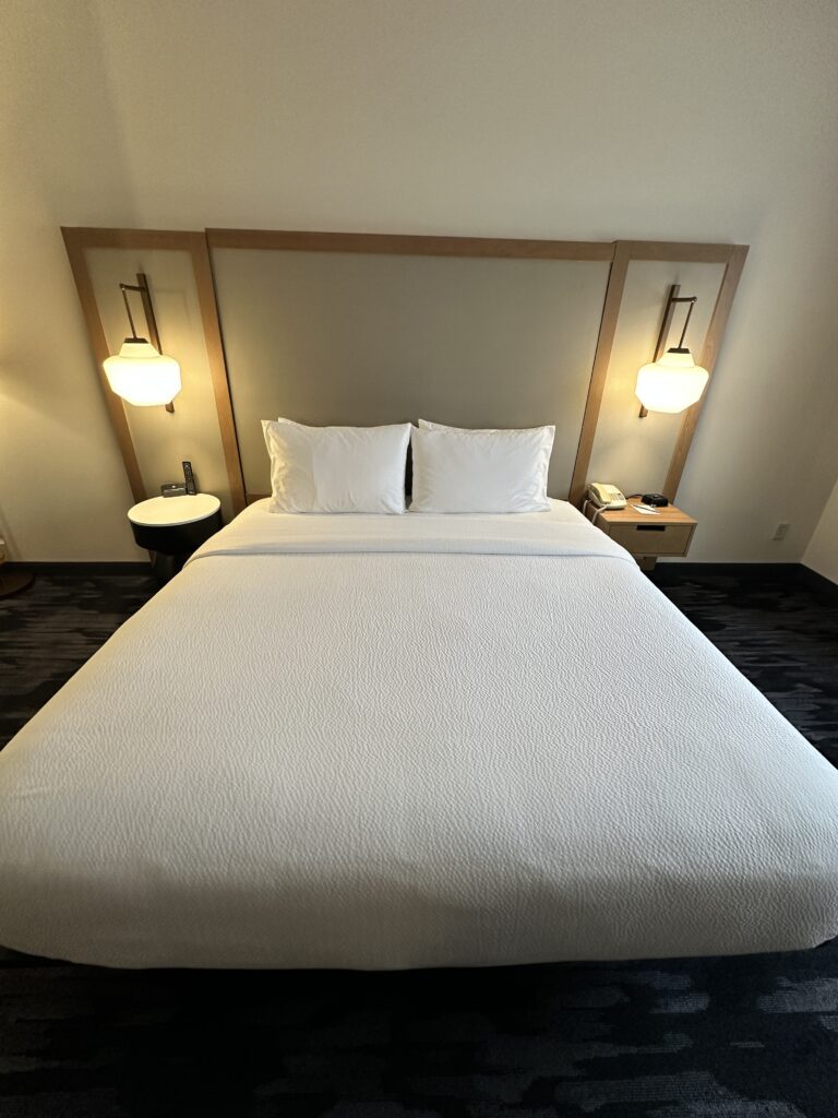 Review: Fairfield Inn & Suites Seattle Sea-Tac Airport Hawaii Calling a bed with white sheets and pillows