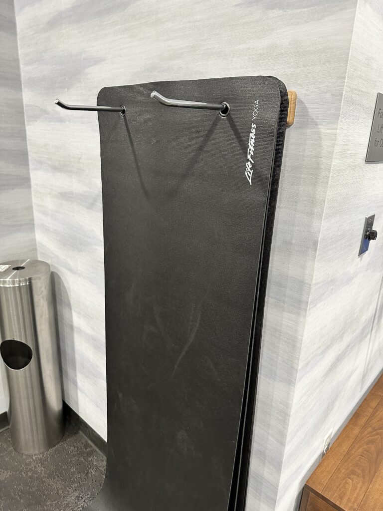 Review: Fairfield Inn & Suites Seattle Sea-Tac Airport Hawaii Calling a black rectangular object on a wall