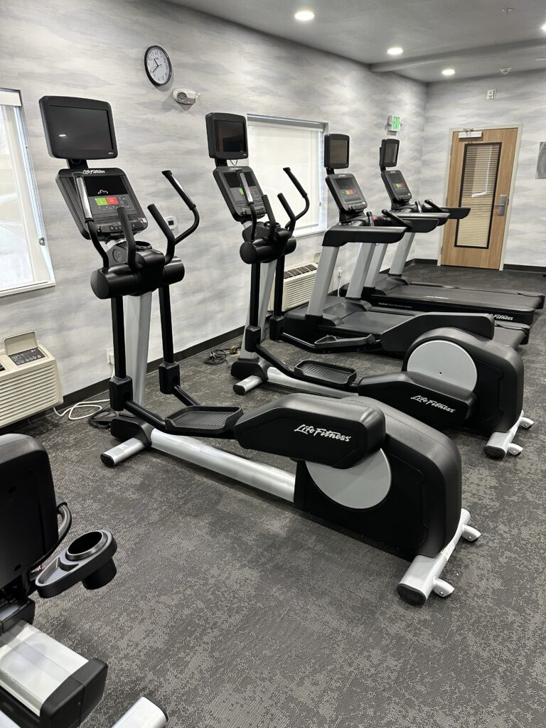 Review: Fairfield Inn & Suites Seattle Sea-Tac Airport Hawaii Calling a group of exercise machines in a room