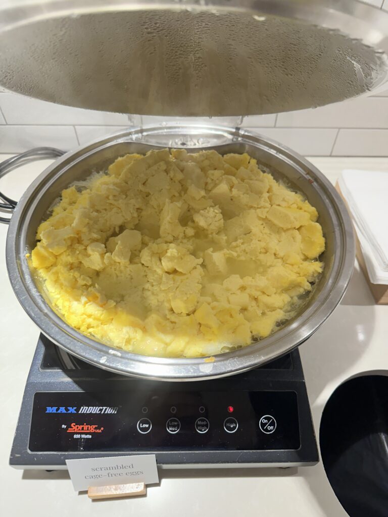 Review: Fairfield Inn & Suites Seattle Sea-Tac Airport Hawaii Calling a pan of food on a stove