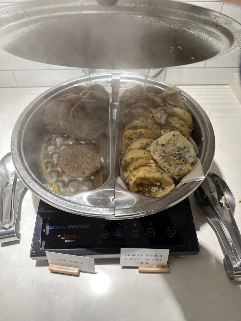 Review: Fairfield Inn & Suites Seattle Sea-Tac Airport Hawaii Calling a plate of food on a stove
