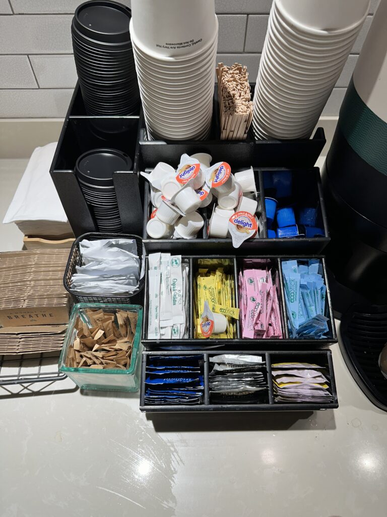 Review: Fairfield Inn & Suites Seattle Sea-Tac Airport Hawaii Calling a black container with a variety of condiments