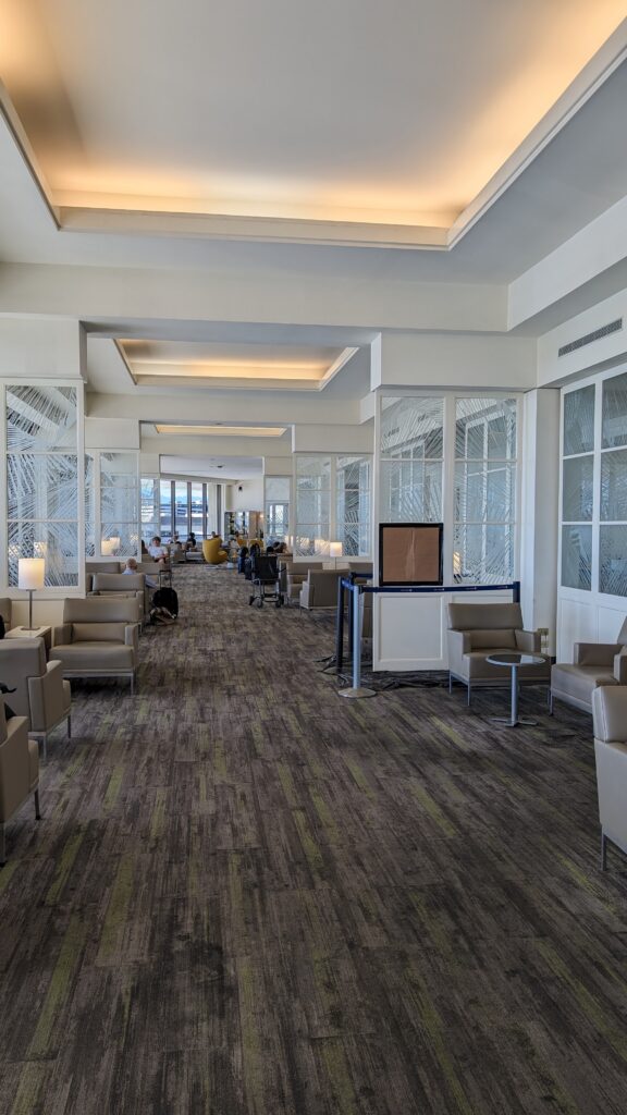 United Airlines Club Honolulu | Unique & Spacious Hawaii Calling a room with many chairs and tables