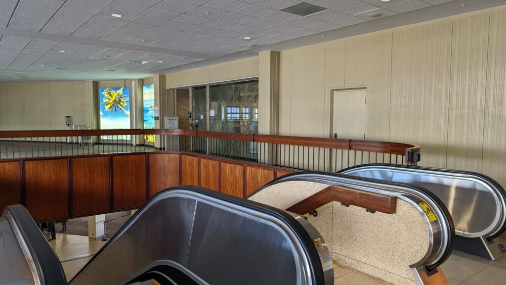 United Airlines Club Honolulu | Unique & Spacious Hawaii Calling an escalator in a building