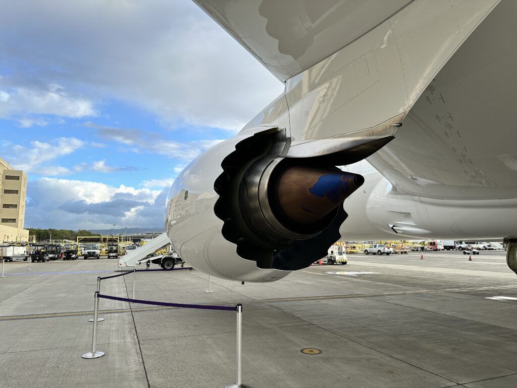 Hawaiian Airlines Boeing 787 Dreamliner Walk Through Hawaii Calling an airplane engine on the ground
