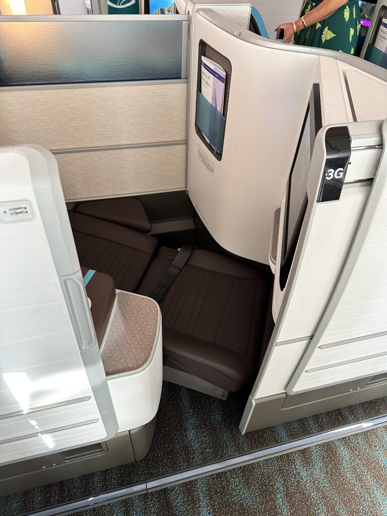 Hawaiian Airlines Boeing 787 Dreamliner Walk Through Hawaii Calling a seat in a plane