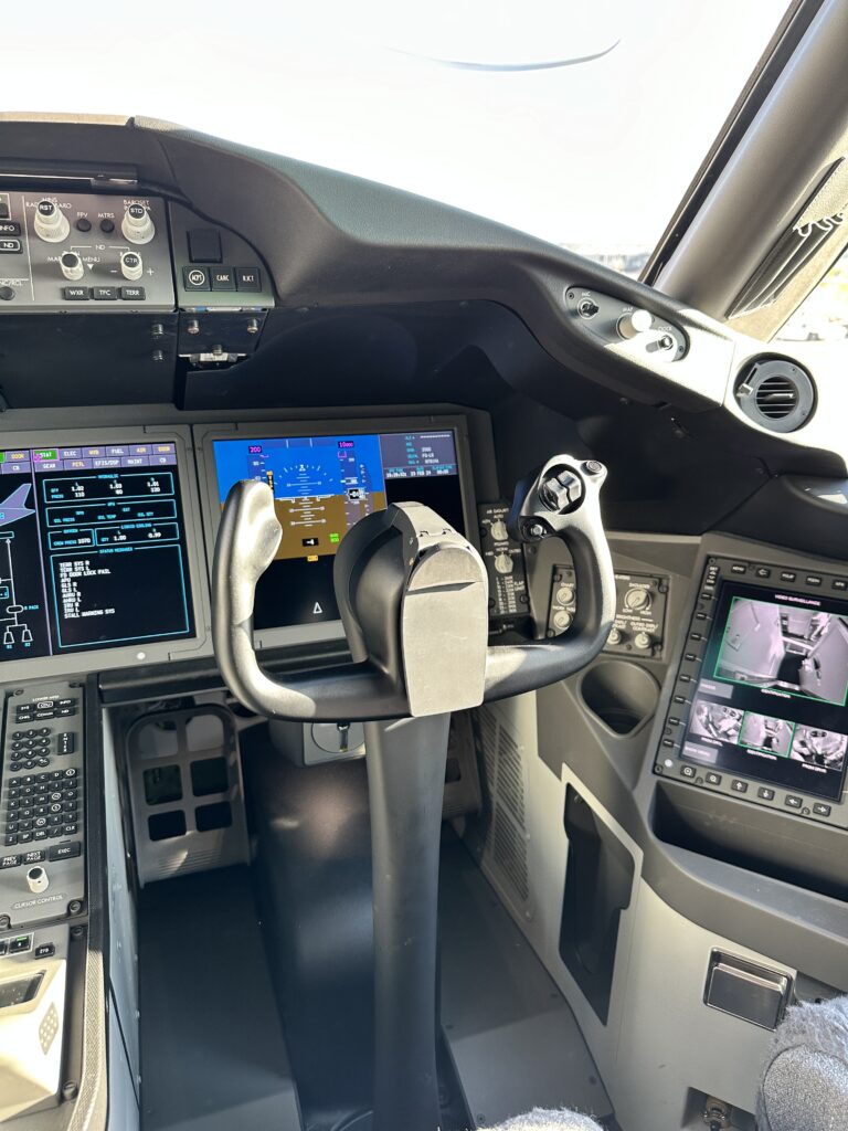 Hawaiian Airlines Boeing 787 Dreamliner Walk Through Hawaii Calling the cockpit of an airplane