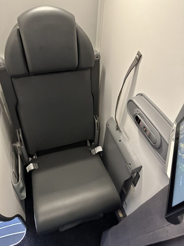 Hawaiian Airlines Boeing 787 Dreamliner Walk Through Hawaii Calling a seat in a plane