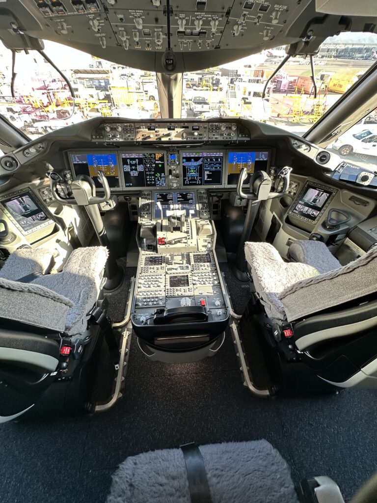 Hawaiian Airlines Boeing 787 Dreamliner Walk Through Hawaii Calling the cockpit of an airplane