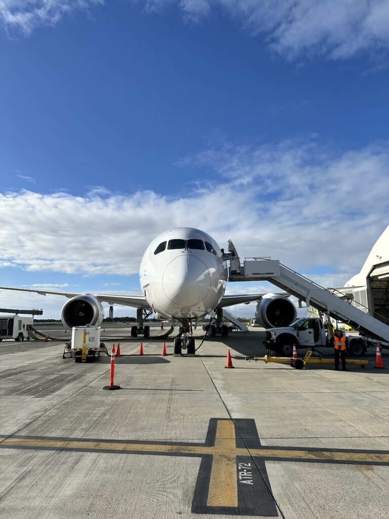 Hawaiian Airlines Boeing 787 Dreamliner Walk Through Hawaii Calling a plane on the tarmac