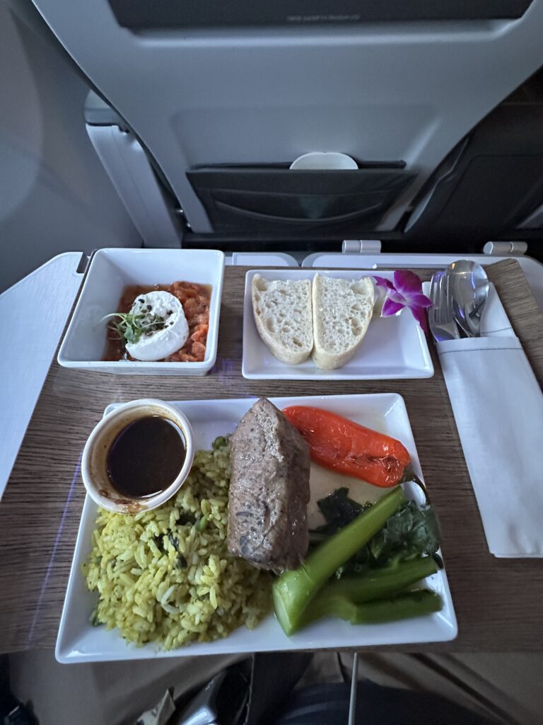 Review: Alaska Airlines Boeing 737 Max 9 First Class SEA-HNL Hawaii Calling a tray of food on a table
