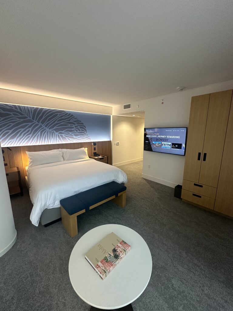 Review: Renaissance Honolulu Hotel & Spa | Oahu's Newest Hotel Hawaii Calling a room with a bed and a tv