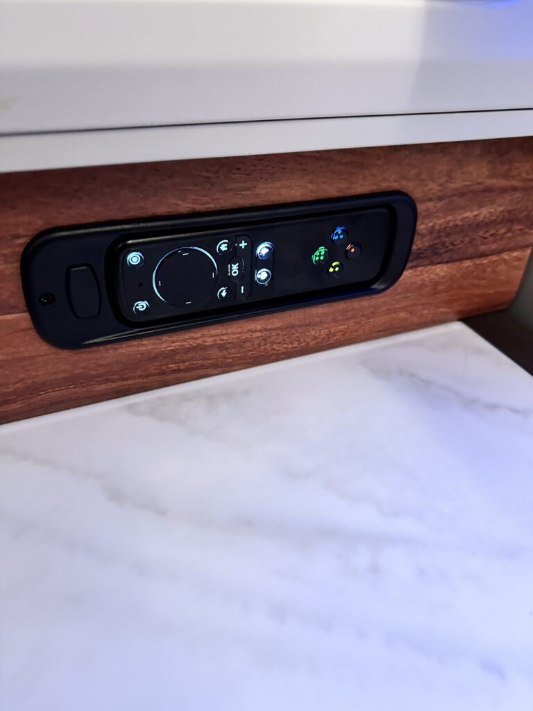 A First Class Experience on Hawaiian Airlines Boeing 787 Dreamliner | Leihōkū Suites | HNL-SFO Hawaii Calling a black rectangular object with lights on it