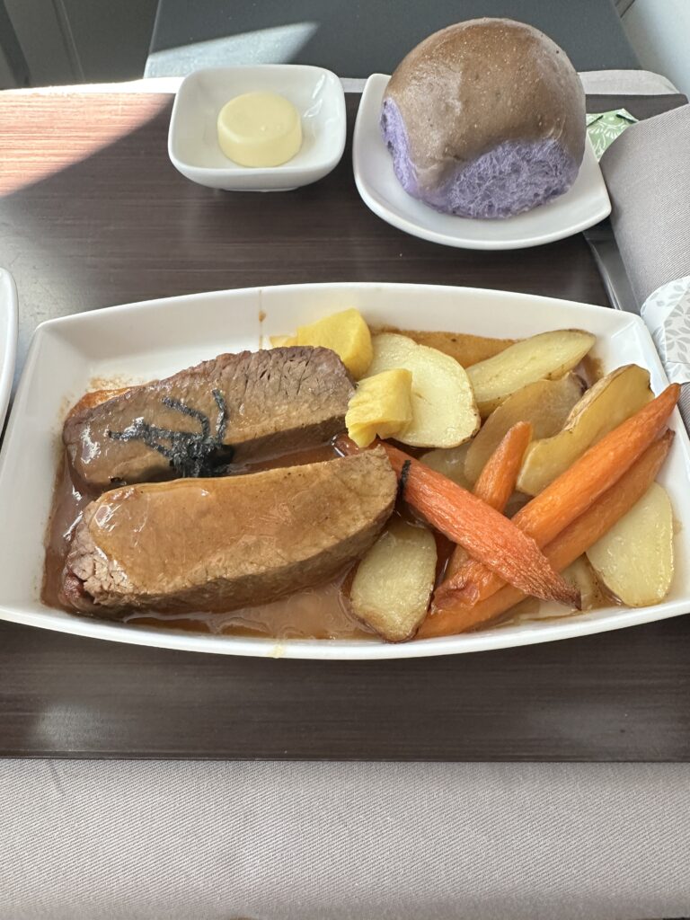 A First Class Experience on Hawaiian Airlines Boeing 787 Dreamliner | Leihōkū Suites | HNL-SFO Hawaii Calling a plate of food on a table