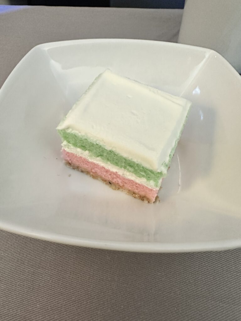 A First Class Experience on Hawaiian Airlines Boeing 787 Dreamliner | Leihōkū Suites | HNL-SFO Hawaii Calling a piece of cake on a plate
