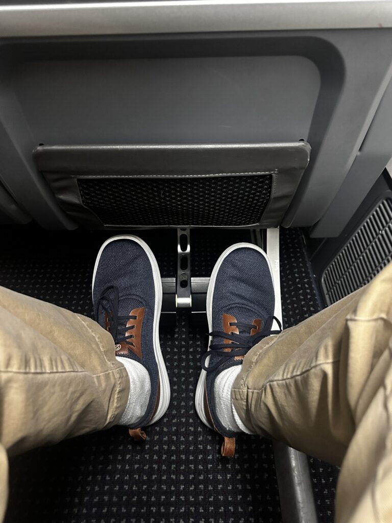 American Airlines DFW-HNL Premium Economy Review | Boeing 777 Hawaii Calling a person's legs and feet in a seat