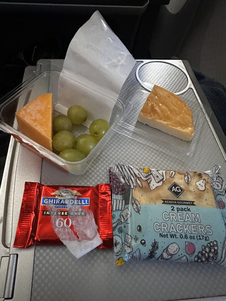 American Airlines DFW-HNL Premium Economy Review | Boeing 777 Hawaii Calling food on a tray