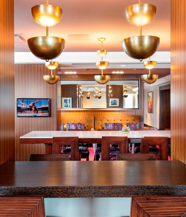 Fairmont Gold Explained: Unlock the Secrets of This Exclusive ‘Hotel Within a Hotel Hawaii Calling a room with a table and chairs