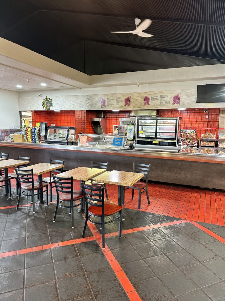 Hilo International Airport Guide (2025) | Big Island Hawai'i (ITO) Hawaii Calling a restaurant with tables and chairs