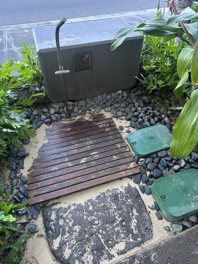 Ka La'i Waikiki Beach, A Hilton LXR Property | Review & Video Hawaii Calling a shower in the garden