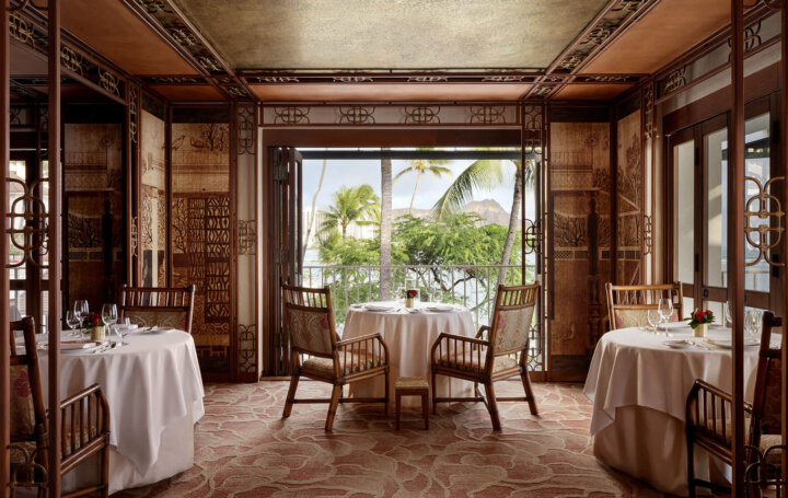 Hawaiian Luxury and Scotch Sophistication: The Macallan Dining Experience at Halekulani Hawaii Calling a room with tables and chairs