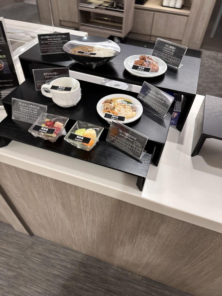 American Airlines Premium Economy Review: Honolulu (HNL) to Phoenix (PHX) on the Boeing 787-8 Hawaii Calling a black tray with plates of food on it