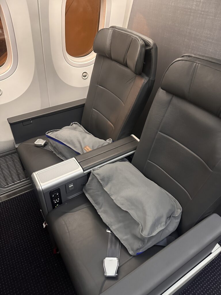 American Airlines Premium Economy Review: Honolulu (HNL) to Phoenix (PHX) on the Boeing 787-8 Hawaii Calling a seat in a plane