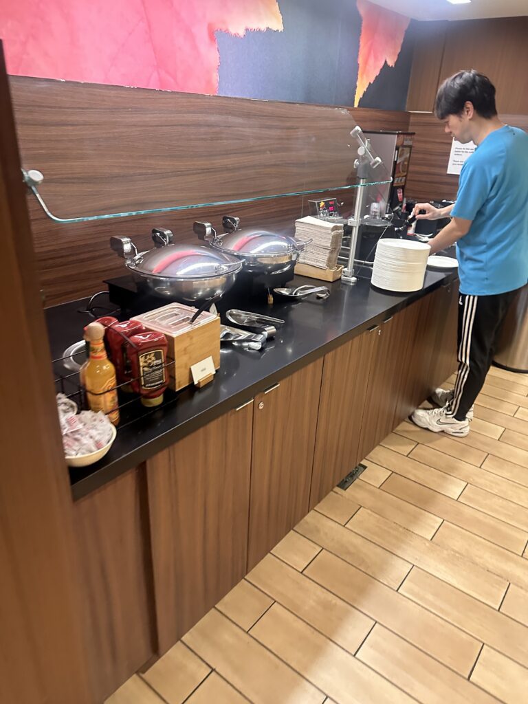 Fairfield Inn & Suites Los Angeles LAX/El Segundo | Hotel Review Hawaii Calling a man standing at a counter